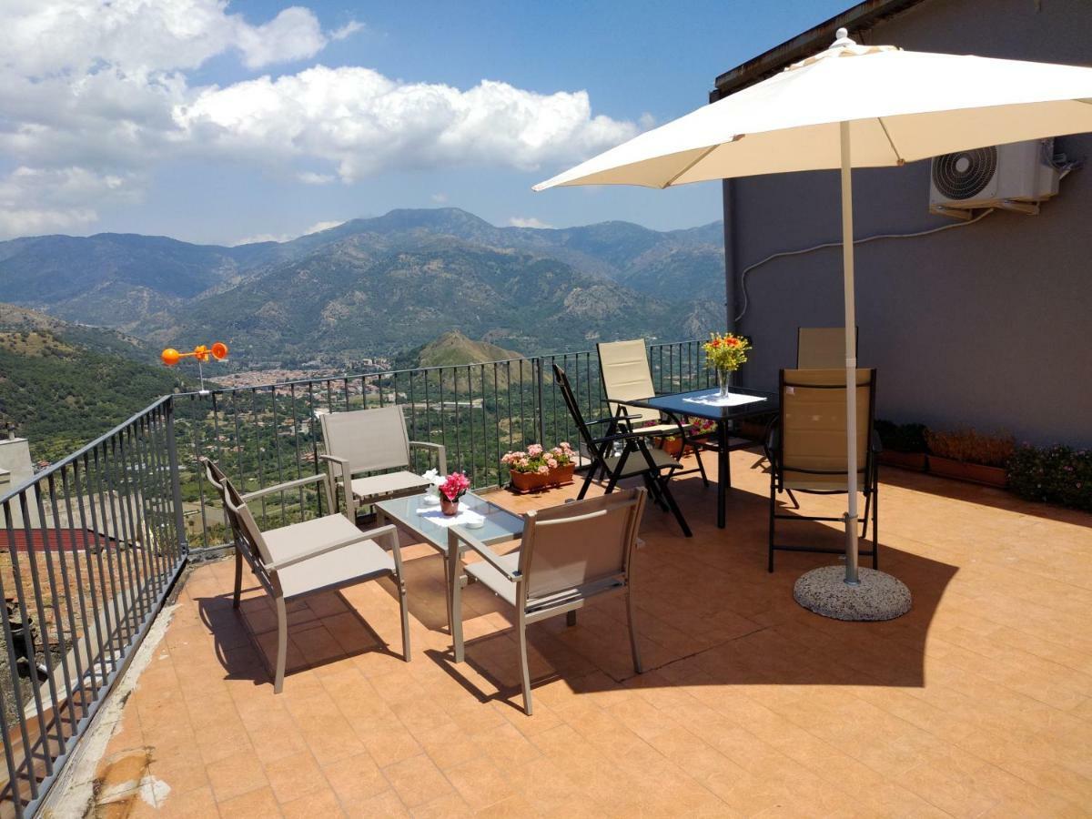 Appartamento Casa Donna Franca Castiglione De Sicilia Esterno foto